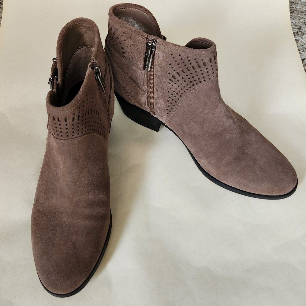 Vince Camuto Pralata Taupe Leather Ankle Booties, Size 8